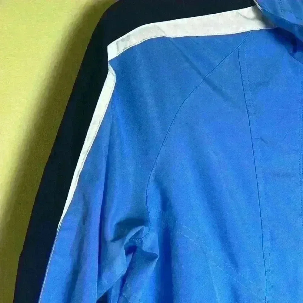Nike spring, summer,women’s lightweight,long sleeve size large ,